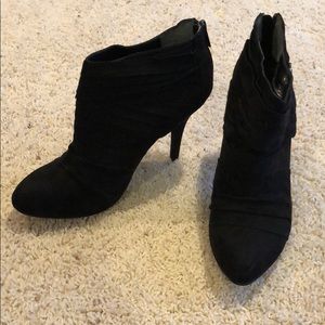 NWB Guess Black Faux Suede Booties